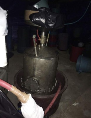 Hallan equipo para elaborar cocaína en narcolaboratorio en Balfate Colón